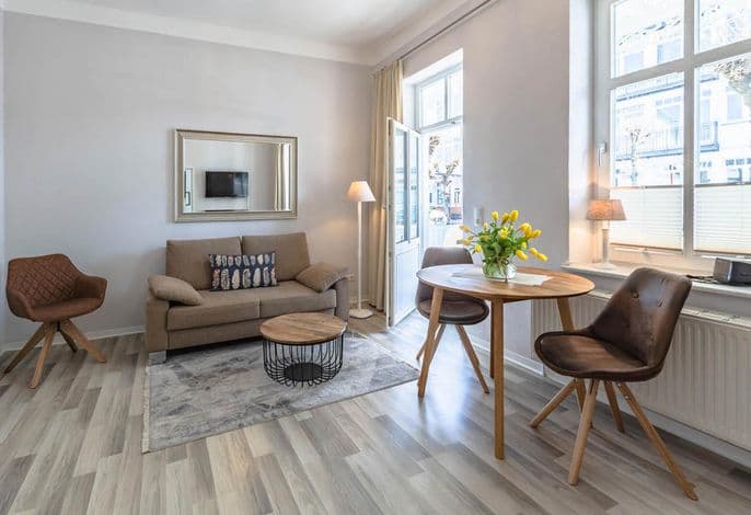 Villa Iduna / Ferienwohnung No. 1 - EG mit Balkon nach Osten - Villa Iduna / Ferienwohnung No. 1 - EG mit Balkon nach Osten