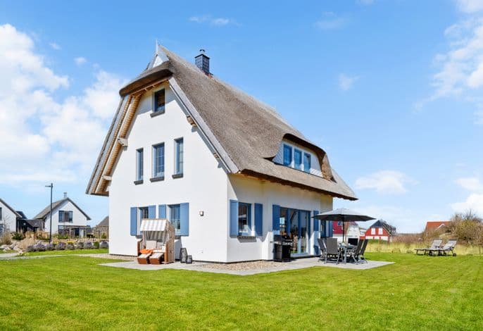 Rügenzauber – Reetdachhaus mit Sauna u. Kamin | Strandnähe | Garten - Rügenzauber – Reetdachhaus mit Sauna u. Kamin | Strandnähe | Garten detail 1