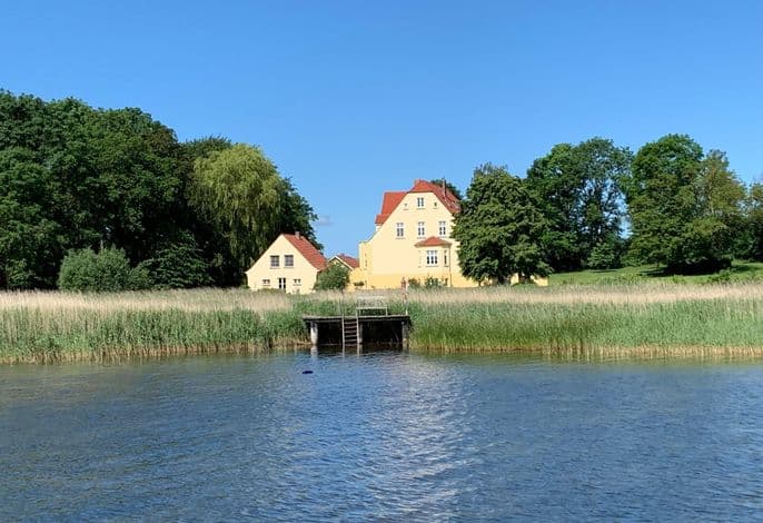 Ferienwohnung 6 direkt am Wasser im Gut Grubnow Rügen - Ferienwohnung 6 direkt am Wasser im Gut Grubnow Rügen detail 1