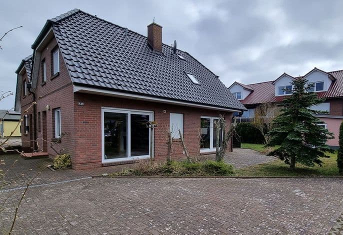 Ferienhaus Windland - mit Garten, Kamin und Sauna - Gemütliches Ferienhaus Windland in Dranske mit Sauna, Kamin & Garten detail 1