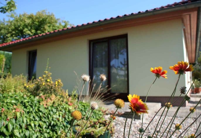 Ferienhaus mit Terrasse und Garten detail 2