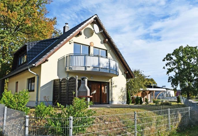 schönes Ferienhaus mit Kamin und Sauna im Ostseebad Sellin - schönes Ferienhaus mit Kamin und Sauna im Ostseebad Sellin detail 1