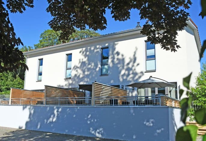 Haus Carl - Ferienwohnungen mit Kamin im Ostseebad Sellin