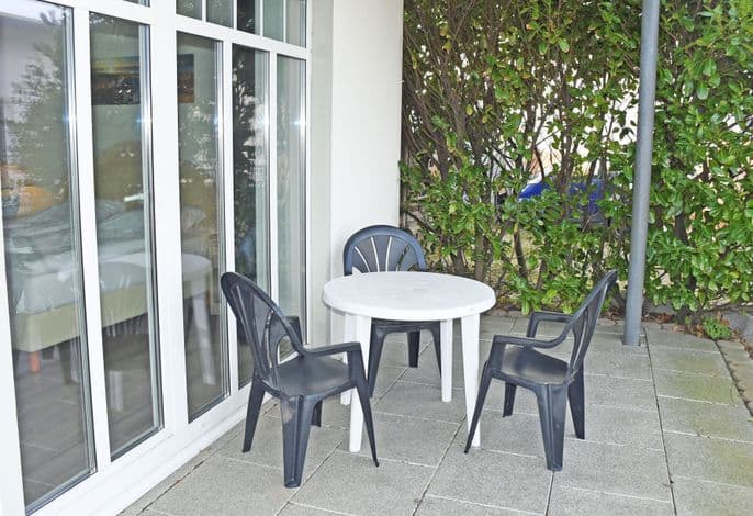 04 schöne 1-Raum-Fewo tlw. Seeblick, Strandlage mit Terrasse - Appartementhaus am Strand m. Balkon Göhren (OR 01-09) detail 4