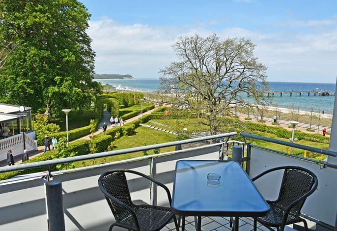 18 schöne 1-Raum-Fewo mit Seeblick, Strandlage mit Balkon - Appartementhaus am Strand m. Balkon Göhren (OR 10-18) detail 1