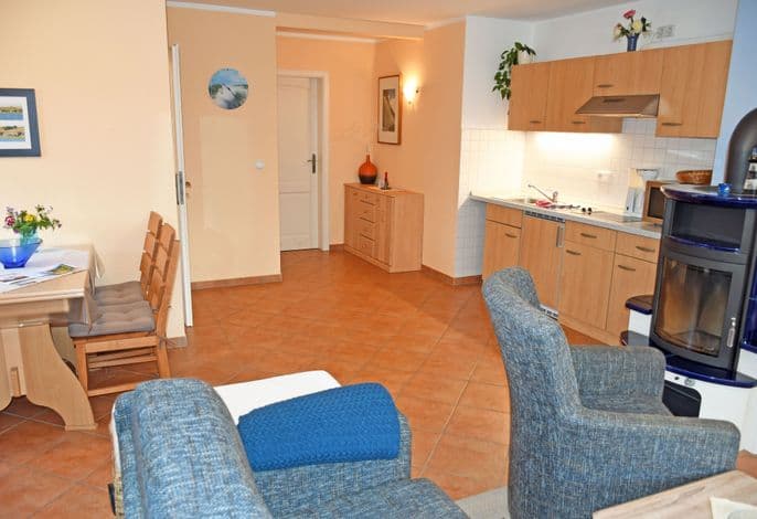 Ferienwohnung mit Balkon und Kamin Hühnergott - Ferienwohnungen mit Kamin und Blick zum Selliner Seepark detail 3