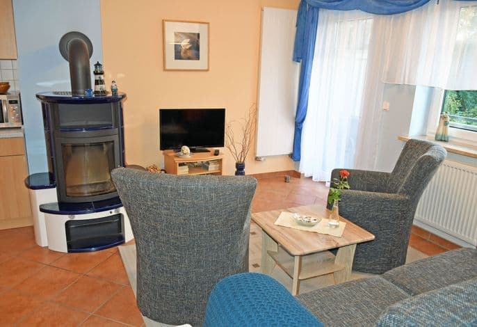 Ferienwohnung mit Balkon und Kamin Hühnergott - Ferienwohnungen mit Kamin und Blick zum Selliner Seepark detail 1