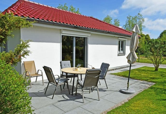 Ferienhaus mit Sauna u. Terrasse im Zentrum von Rügen - Ferienhaus mit Sauna u. Terrasse im Zentrum von Rügen detail 1