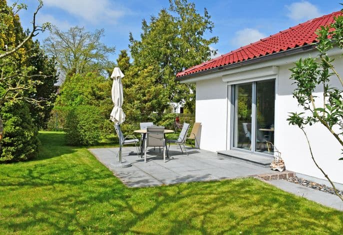 Ferienhaus mit Sauna u. Terrasse im Zentrum von Rügen - Ferienhaus mit Sauna u. Terrasse im Zentrum von Rügen
