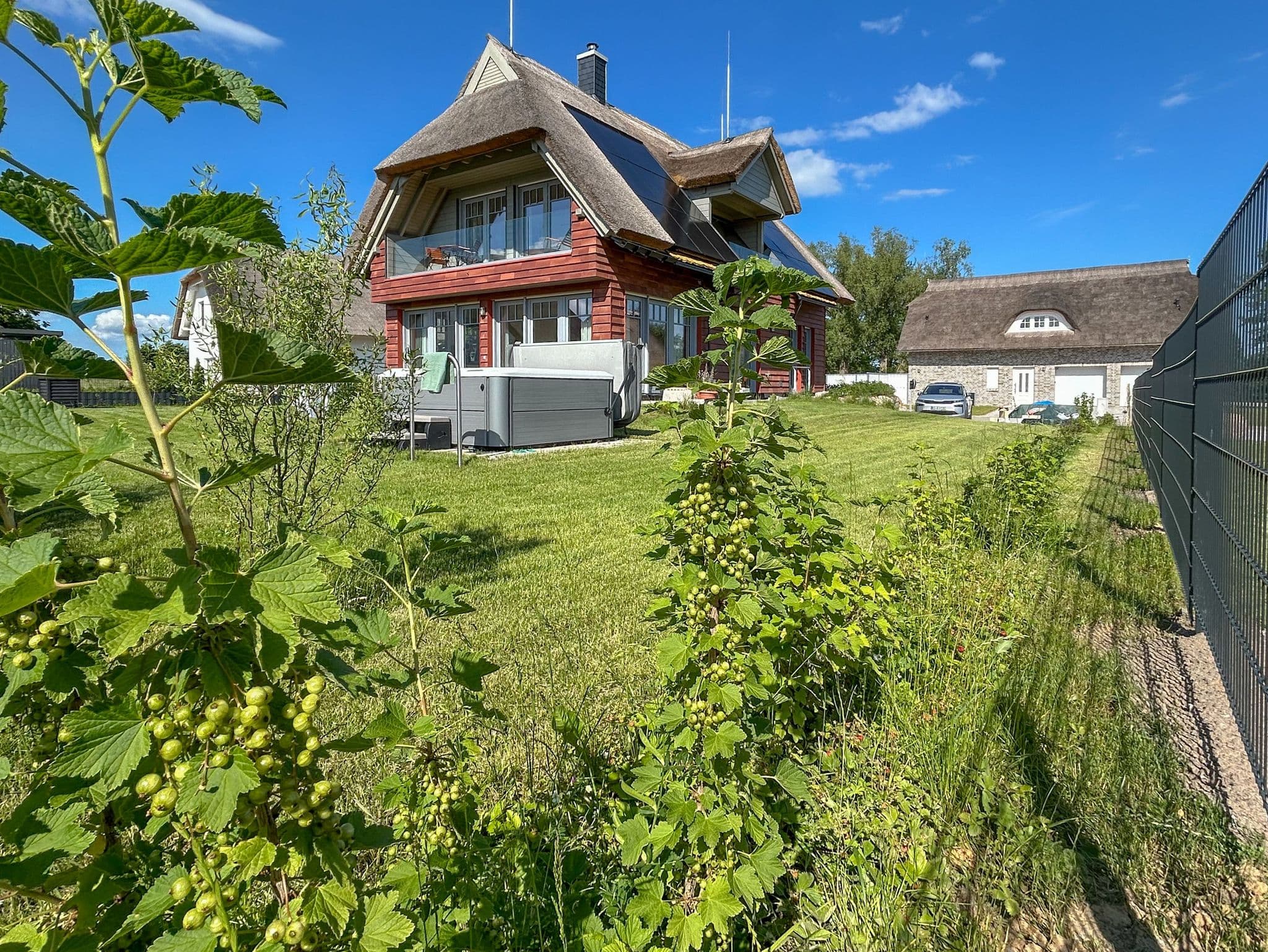 Exklusives Luxus-Ferienhaus mit Whirlpool auf Rügen detail 1