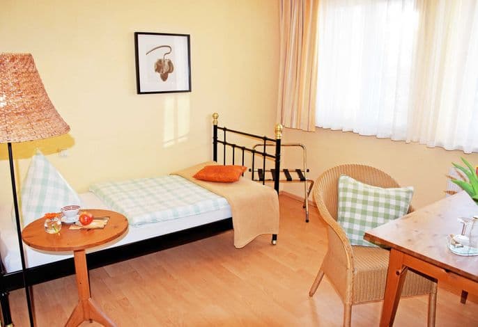 Einzelzimmer  05 detail 1