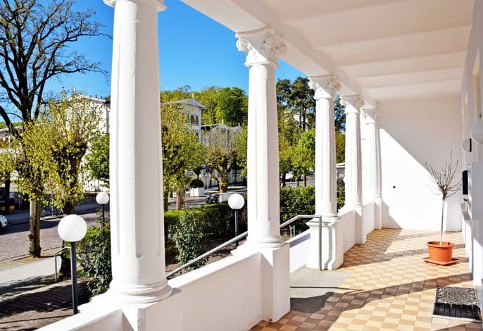 Appartementhaus Sellin in Stil der Bäderarchitektur detail 3