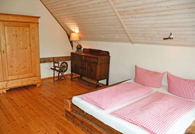 Ferienwohnung Alte Scheune mit mit Gartenterrasse - Ferienwohnungen im Süden von Rügen mit Sauna detail 1