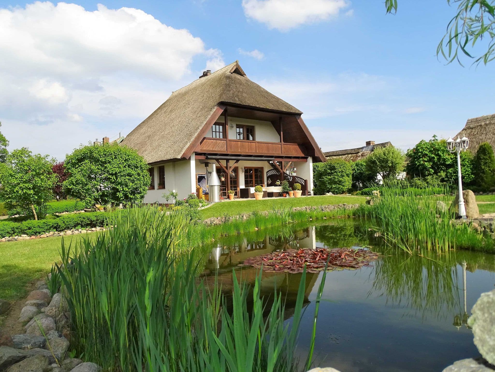 Land FeWo am Teich- Reet gedeckt/Ostseenah /bei Binz
