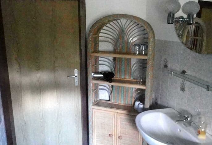Doppelzimmer 25 m² (Gemeinschaftsbad) - Reetdachhaus Landhaus Ulrich detail 3