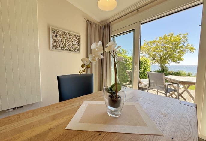 Ferienwohnung 02 mit Südterrasse und Meerblick