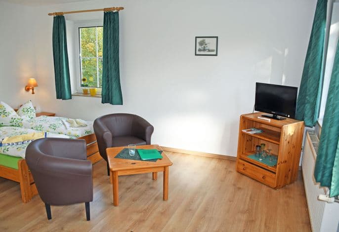 02 Doppelzimmer mit Terrasse detail 1