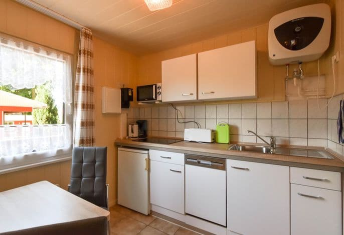 Ferienbungalows am Rand des Buchenwaldes im Ostseebad Sellin detail 2