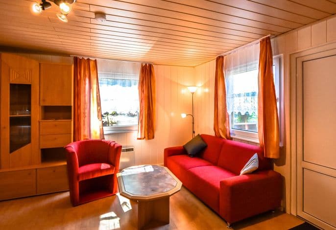 Ferienbungalows am Rand des Buchenwaldes im Ostseebad Sellin detail 1