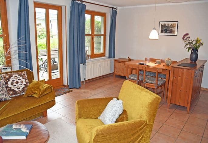 02 Ferienwohnung mit Gartenterrasse