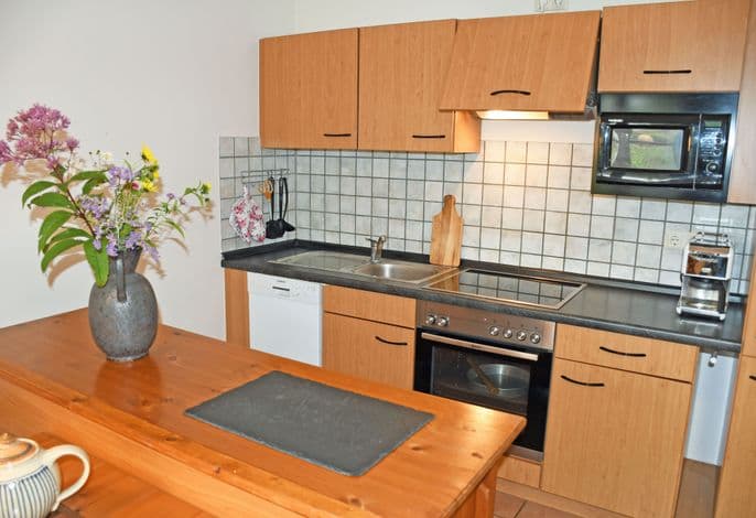 02 Ferienwohnung mit Gartenterrasse - Ferienwohnungen im Fischerdorf und unterm Reetdach detail 1
