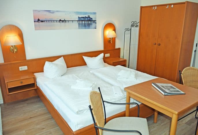 Budgetzimmer mit Dusche/WC auf dem Flur  27 - Wilhelms Hostel im Ostseebad Sellin detail 1
