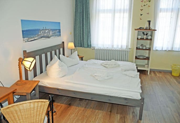 Budgetzimmer mit Dusche/WC auf dem Flur  26 - Wilhelms Hostel im Ostseebad Sellin detail 1