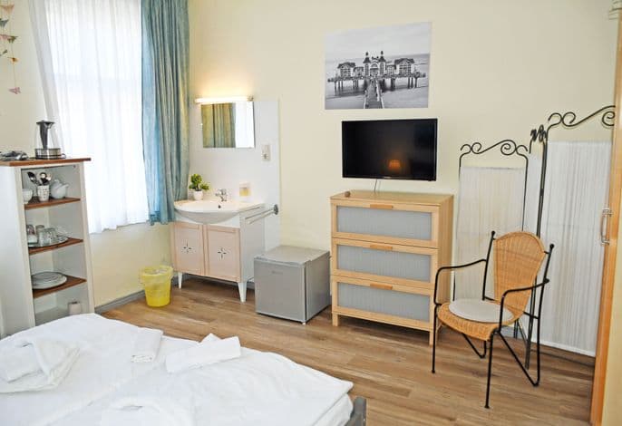 Budgetzimmer mit Dusche/WC auf dem Flur  26 - Wilhelms Hostel im Ostseebad Sellin detail 3