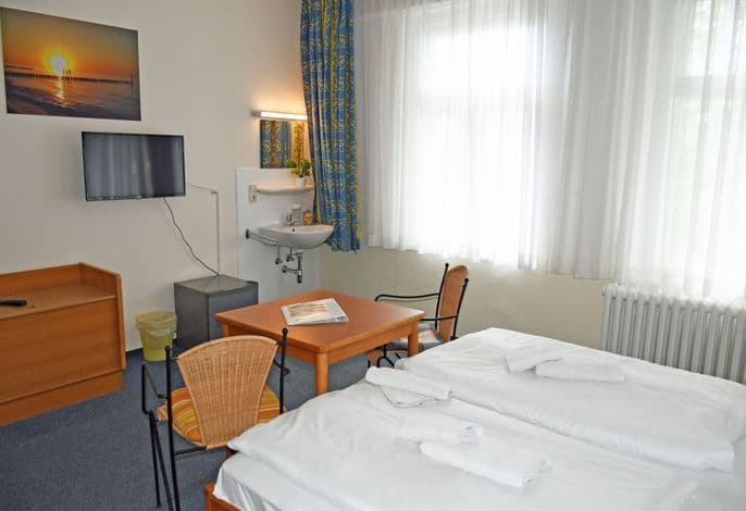 Budgetzimmer mit Dusche/WC auf dem Flur  22 - Wilhelms Hostel im Ostseebad Sellin detail 2