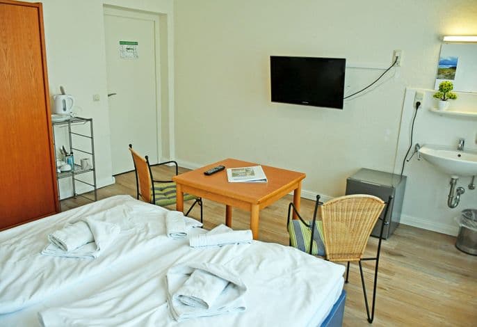 Budgetzimmer mit Dusche/WC auf dem Flur  28 - Wilhelms Hostel im Ostseebad Sellin detail 2
