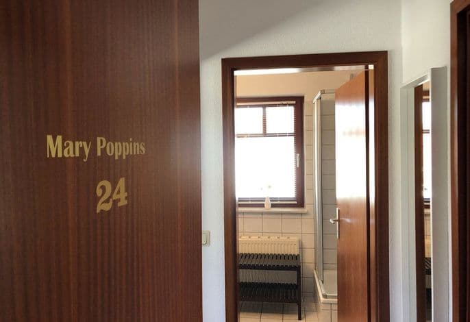 Ferienwohnung "Mary Poppins" mit Balkon zwischen Strand, Wald & Wiese im Südosten der Insel Rügen! - Ferienwohnung "Mary Poppins" mit Balkon zwischen Strand, Wald & Wiese im Südosten der Insel Rügen! detail 1