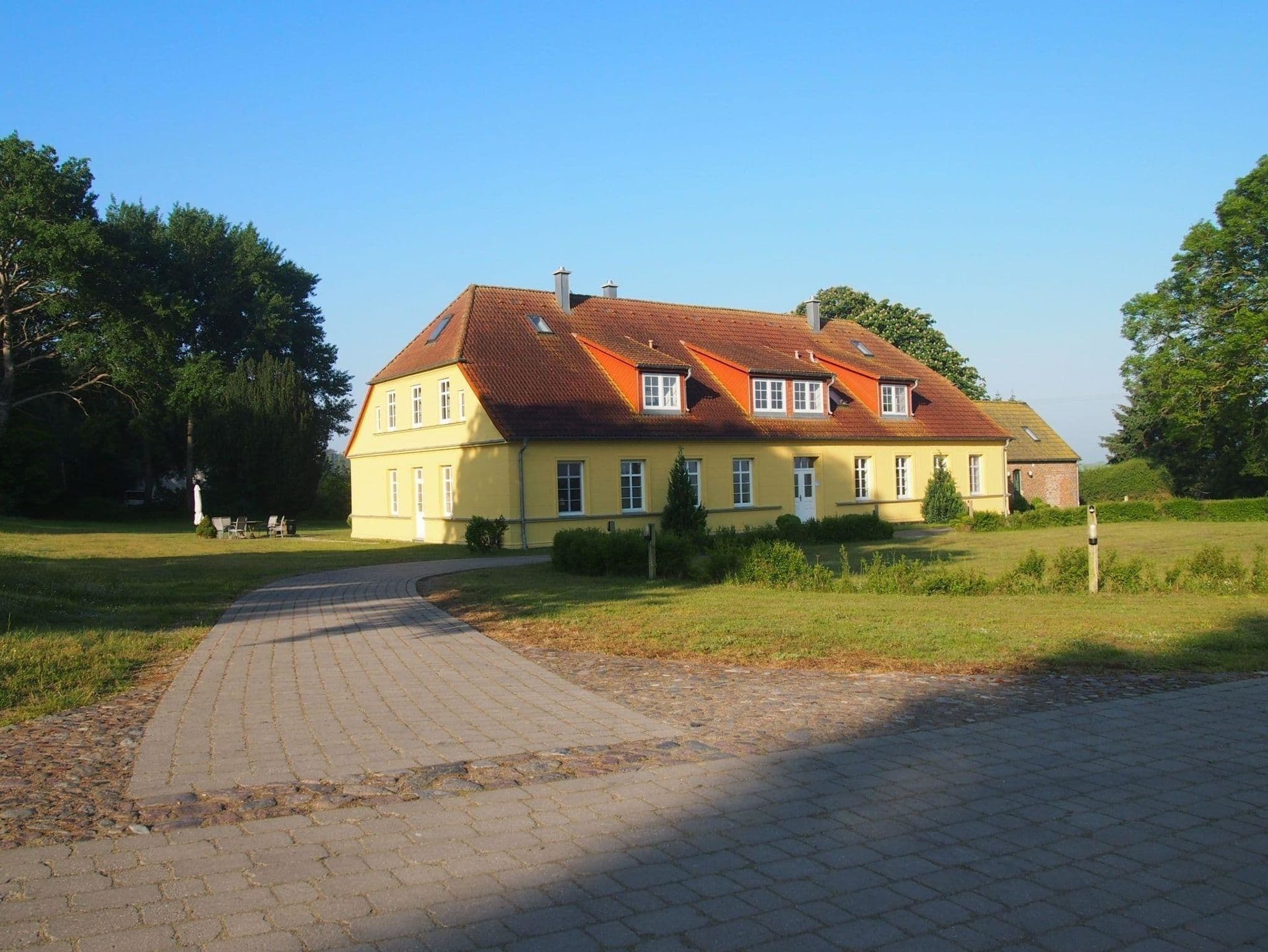 Gut Rattelvitz Parterre B, hochwertig, Sauna, Kamin, eTankstelle, Spielscheune, 15.000qm Parkland detail 2