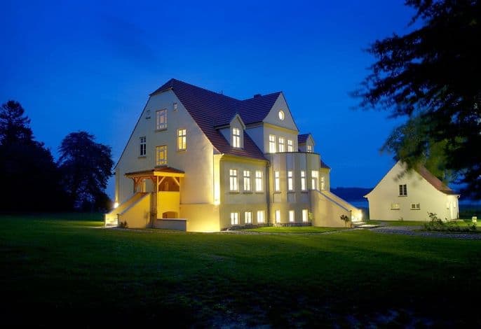 Ferienhaus Remise direkt am Wasser im Gut Grubnow Rügen - Ferienhaus Remise direkt am Wasser im Gut Grubnow Rügen detail 2