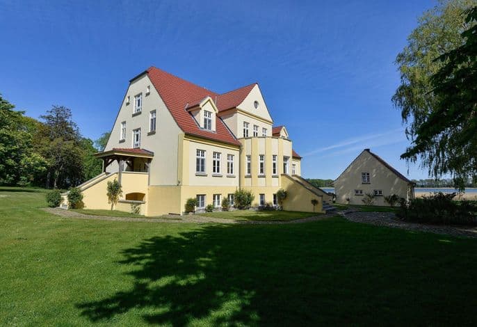 Gutshaus Grubnow Ferienwohnung 2 am Wasser Sauna und WLAN incl. - Gutshaus Grubnow Ferienwohnung 2 am Wasser Sauna und WLAN incl.