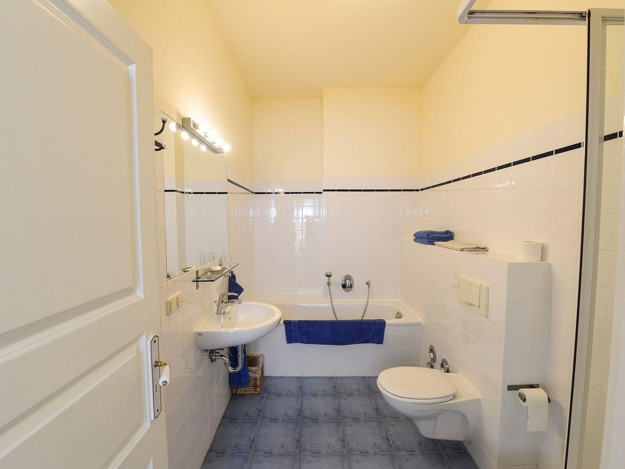 Gutshaus Grubnow Ferienwohnung 4 mit Hund am Wasser Sauna und WLAN incl. detail 4