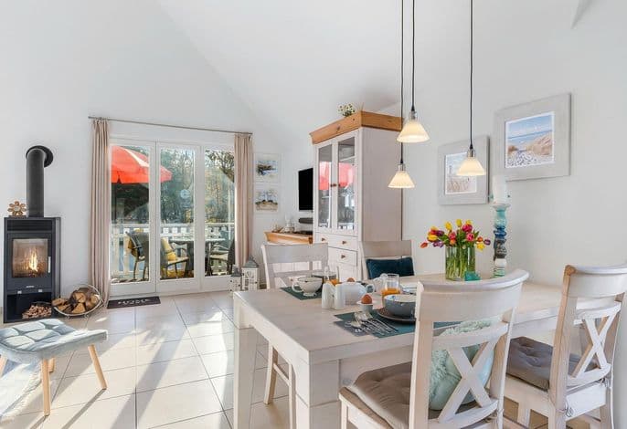 Wunderschönes Ferienapartment mit Infrarotsauna, Kaminofen und sonnigem Balkon - Ostseepark Rügen detail 1