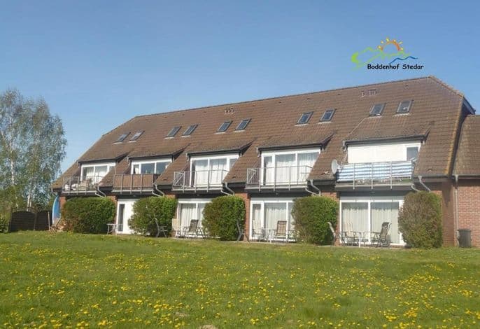 Boddenhof Apartment 52 - Balkon, hundefreundlich - Ferienwohnung 52 – Idyllisches Apartment für 5 mit zwei Schlafbereichen & WLAN