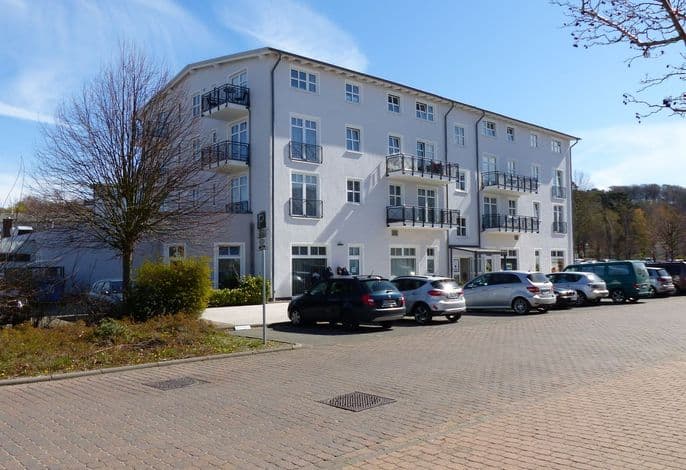 Fewo 12 im Haus Hühnergott - Toplage für Familien - Ferienwohnung 12 – Relaxen in Sellin, Balkon & nur 900 m zum Südstrand detail 1