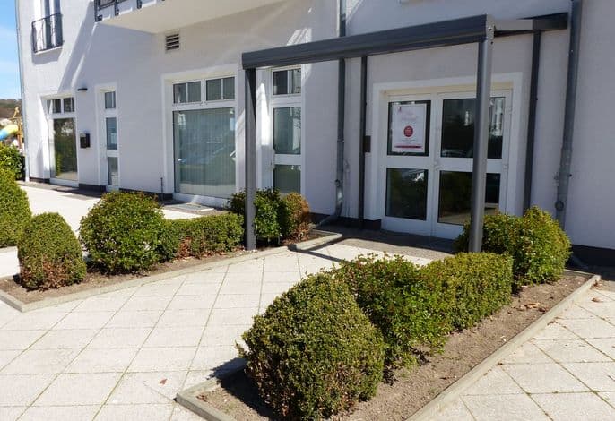 Fewo 2 im Haus Hühnergott - top Lage, mit Aufzug - Ferienwohnung 2 Sellin – zentral, strandnah & mit Balkon und Stadtblick detail 1