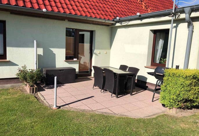 Ferienhaus mit Terrasse und Garten - Ferienhaus mit Terrasse und Garten detail 1