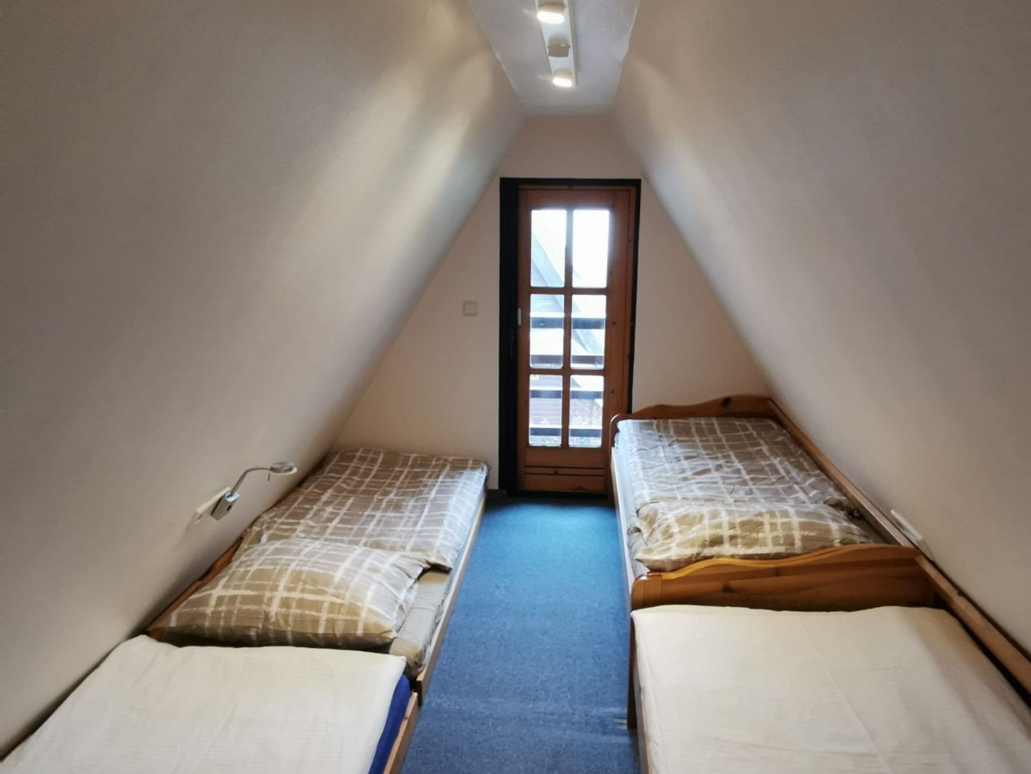 Haus 3 (53qm mit Schlafzimmer mit 4 Schlafplätzen, offener Wohnbereich mit Küche und Meerblick -max 4 Personen) - Reetdach Ferienhäuser Rügen detail 3