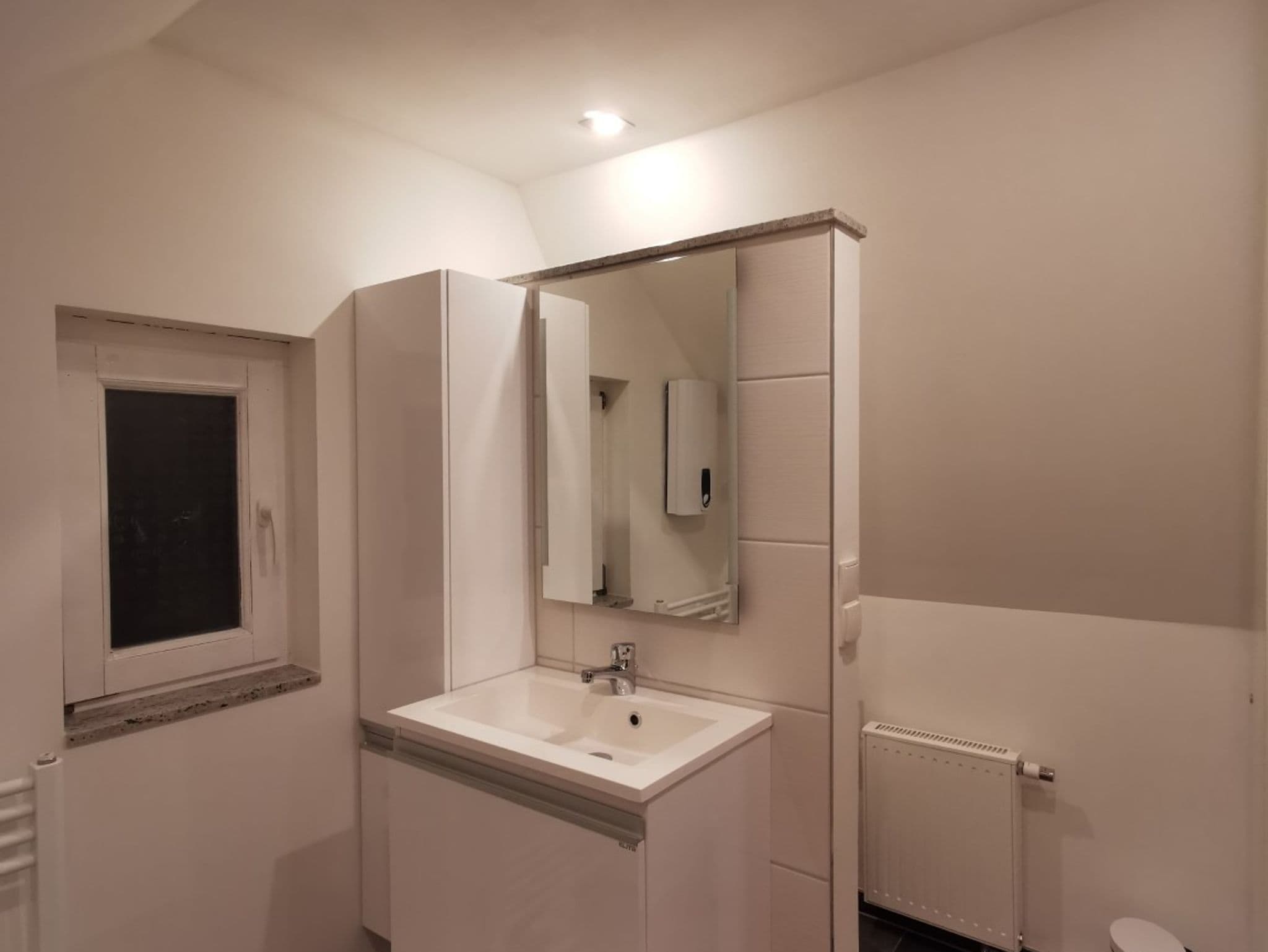 Haus 2 (53qm mit Schlafzimmer mit 4 Schlafplätzen, offener Wohnbereich mit Küche und Meerblick -max 4 Personen) - Reetdach Ferienhäuser Rügen detail 3