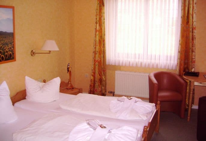 Strandhotel Lobbe - Double room detail 2