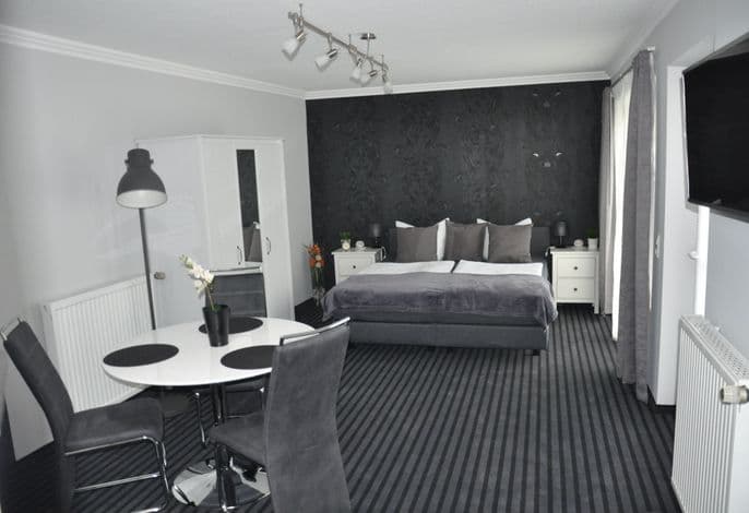 Schneidereit Pension - Double room detail 1