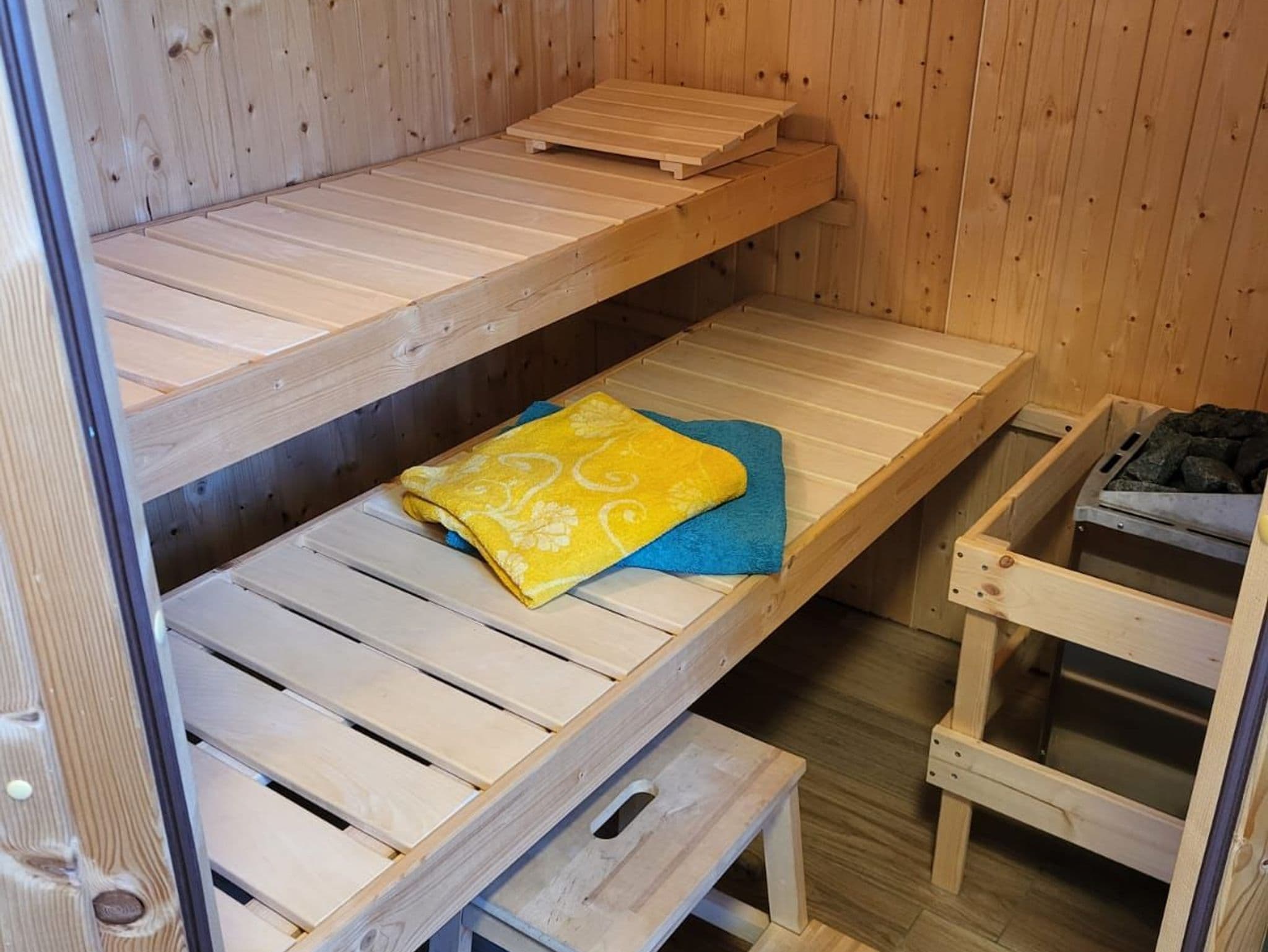 Ferienhaus Kranichnest mit Sauna, Kaminofen, Terrasse und Garten - Ferienhäuser Hühnergott und Kranichnest detail 1