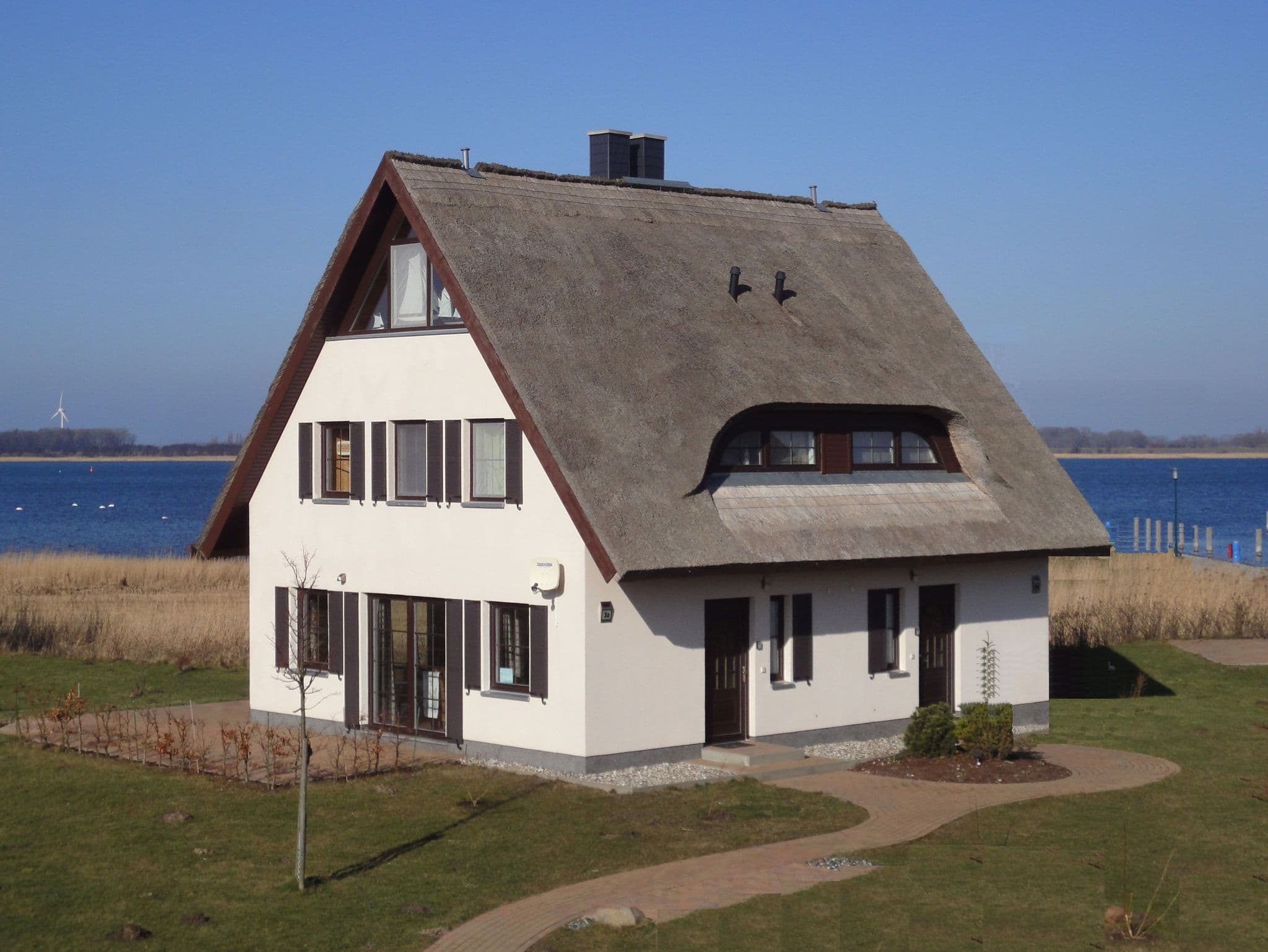 Haus Kranich - rechte Seite - Ferienhaus Boddenblick und Kranich detail 1