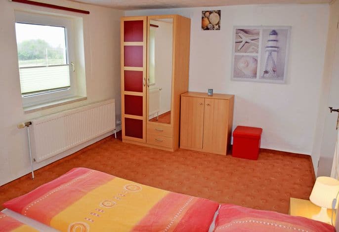 Ferienwohnung unterm Reetdach mit Terrasse Luv - Ferienwohnungen unterm Reetdach in Plogshagen/Hiddensee detail 4
