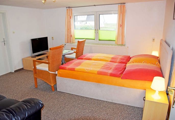 Ferienwohnung unterm Reetdach mit Terrasse Lee