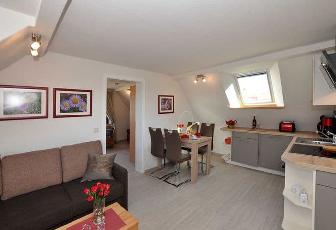 05 Ferienwohnung am Deich mit Balkon - schöne Ferienwohnungen zwischen Deich und Wellen detail 1