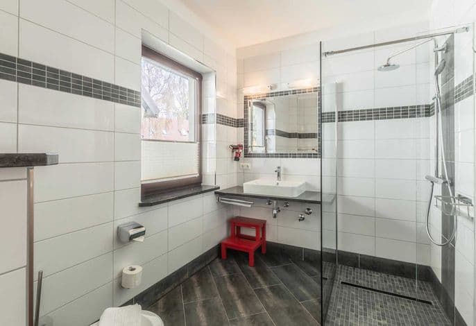 02 Ferienwohnung am Deich mit Terrasse - schöne Ferienwohnungen zwischen Deich und Wellen detail 3